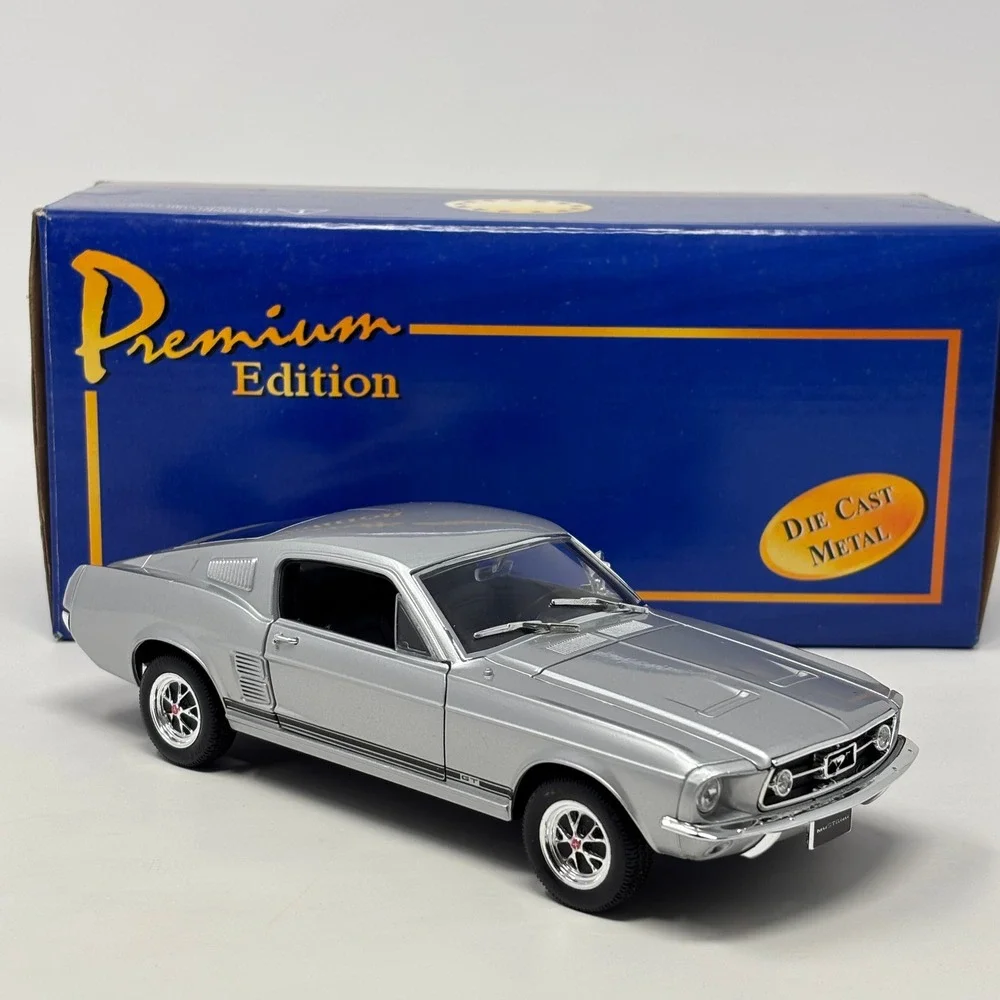 1967 Ford Mustang GT Fastback Silver 1:24 Diecast Welly Premium Edition #3045669